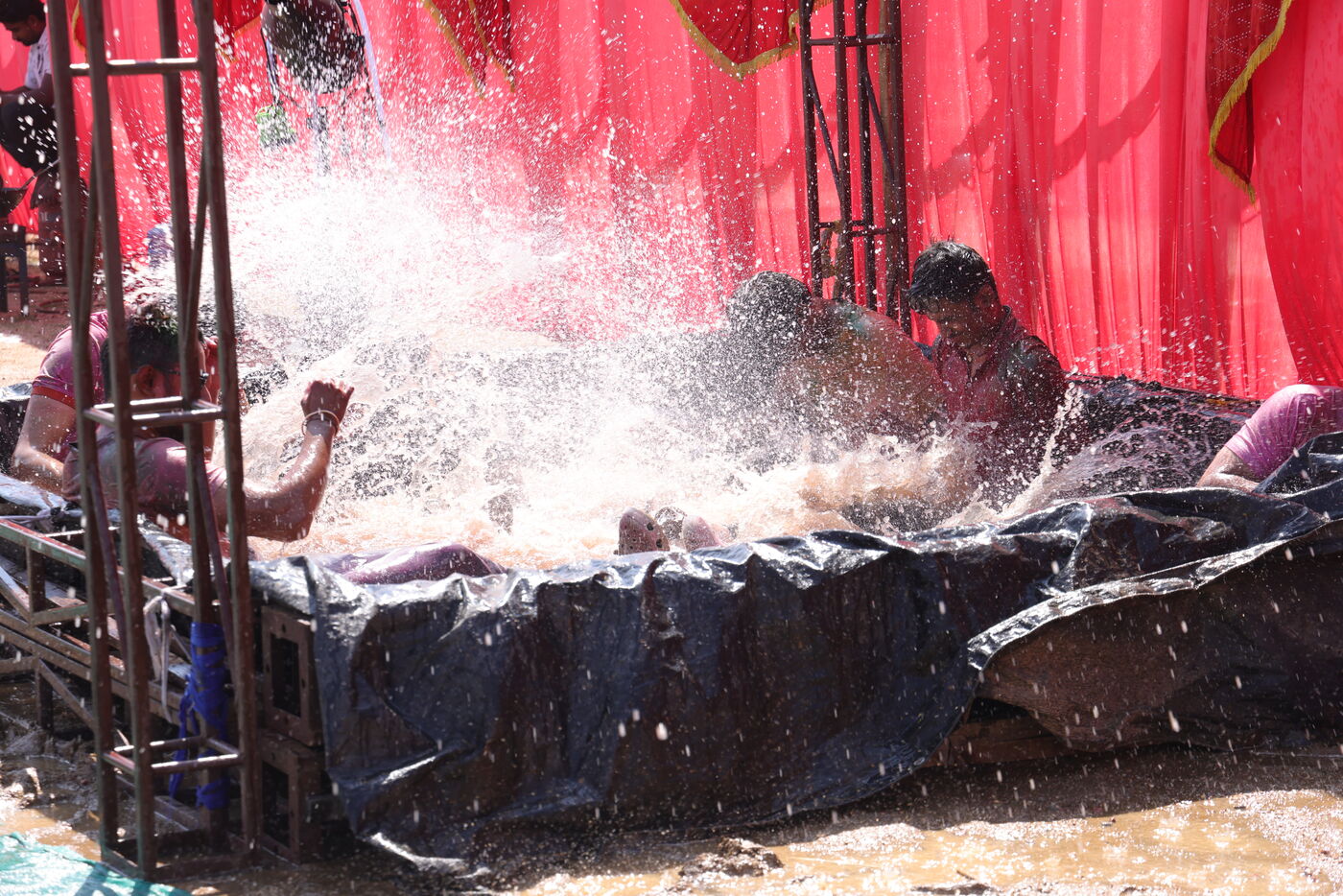 Rang-e-Sawariya Holi crowd